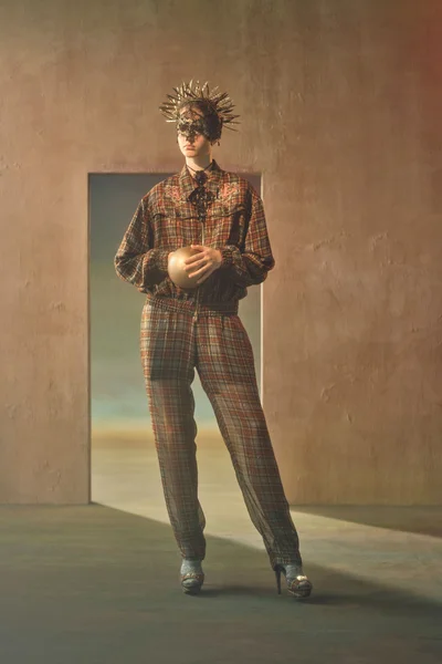 Look 15
